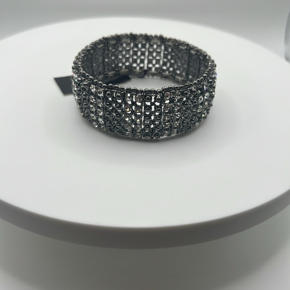 1340. Cara New York Elegant Silver Crystal‎ Stretch Bracelet